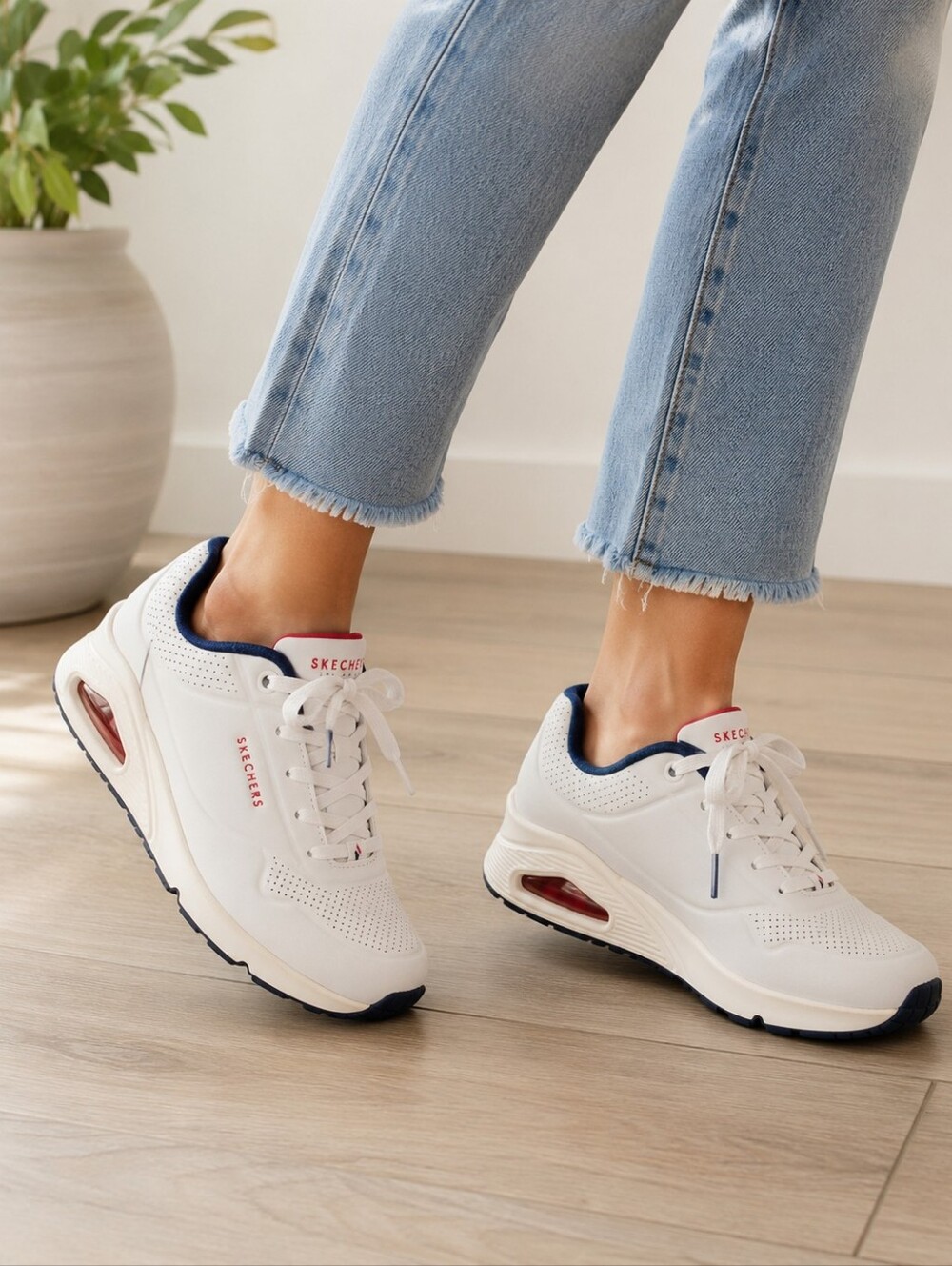 Skechers Los Angeles Women’s Sneakers – White/Navy/Red – Size 6.5